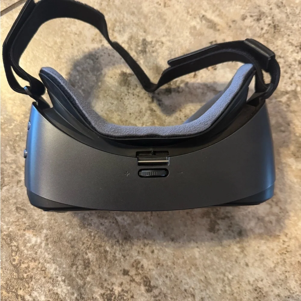 Black VR Headset Samsung Gear VR, a virtual reality headset only. No remote.